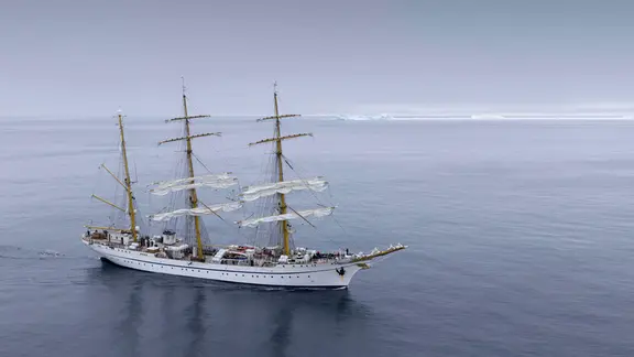 Die Gorch Fock überquert Polarkreis. | NDR, Andreas Schmidt Die Gorch Fock überquert Polarkreis.
