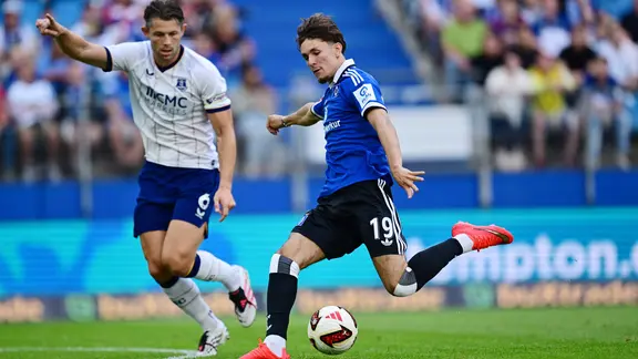 James Tarkowski (Everton) gegen Otto Stange (HSV) | Witters James Tarkowski (Everton) gegen Otto Stange (HSV)