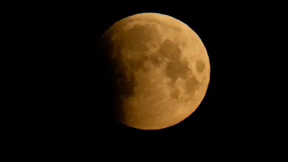Eine partielle Mondfinsternis | Nord-West-Media TV Eine partielle Mondfinsternis