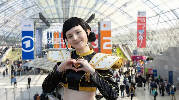 Cosplayerinnen und Cosplayer auf der Manga-Comic-Con 2026 in Leipzig | Claudia Masur/MDR Cosplayerinnen und Cosplayer auf der Manga-Comic-Con 2026 in Leipzig