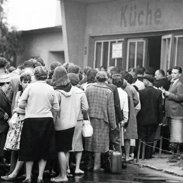 DDR-Flüchtlinge im Notaufnahmelager Berlin-Marienfelde, 19. Juli 1961. | IMAGO / Vereinigtes Archiv DDR-Flüchtlinge im Notaufnahmelager Berlin-Marienfelde, 19. Juli 1961.