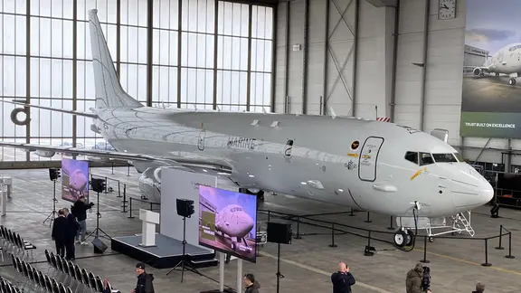 Die Boeing P-8A Poseidon der Marine bei Lufthansa Technik Defense in Hamburg.