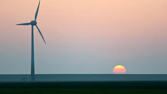 Sonnenuntergang bei Pilsum, Ostfriesland. | NDR, Holger Hütte Sonnenuntergang bei Pilsum, Ostfriesland.