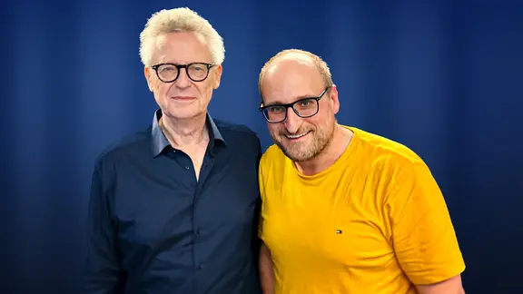 Michael Batz steht links neben "Feel Hamburg" Host Daniel Kaiser | Lars Unland Michael Batz steht links neben "Feel Hamburg" Host Daniel Kaiser