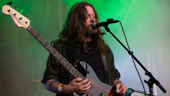 Motorpsycho aus Norwegen | IMAGO/Gonzales Photo Motorpsycho: EIn bärtiger Mann mit Gitarre