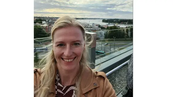 Die vermisste Frau wurde angeblich von mehreren Zeugen in Warnemünde gesehen. Das Foto wurde im Juli 2022 in Rostock aufgenommen. | Polizei Bayern Die vermisste Vanessa Huber.