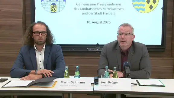 Martin Seltmann und Sven Krüger bei einer Pressekonferenz | MDR Martin Seltmann und Sven Krüger bei einer Pressekonferenz
