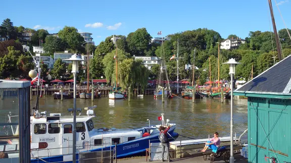 Blick auf den Anleger und Museumshafen Övelgönne in Hamburg. | NDR, Kathrin Weber Blick auf den Anleger und Museumshafen Övelgönne in Hamburg.