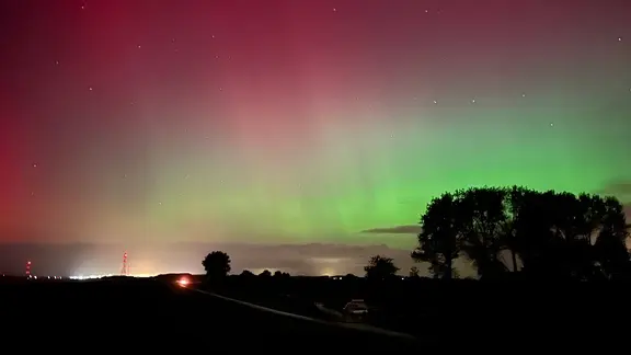 Polarlichter am Elbdeich in der Wedeler Marsch.