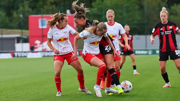 RB Leipzig un bayer Leverkusen in Aktion | IMAGO / Picture Point LE RB Leipzig un bayer Leverkusen in Aktion