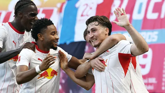 RB Leipzig jubelt nach einem weiteren Tor gegen Mönchengladbach.