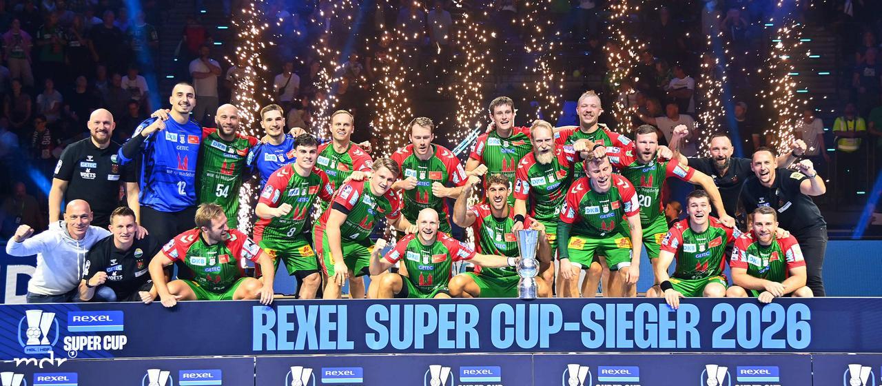 Der SC Supercup jubelt nach dem Gewinn des Supercups. | IMAGO / Sven Simon Der SC Supercup jubelt nach dem Gewinn des Supercups.