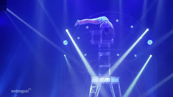 Ein Artist des Circus Huberti. | Screenshot Ein Artist des Circus Huberti.