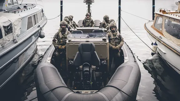Die "Odin 97" erreicht Geschwindigkeiten von bis zu 40 Knoten, also 74 Kilometer pro Stunde. | LKA Schleswig-Holstein Das neue Boot "Odin 97" der Spezialeinheiten mit der Besatzung