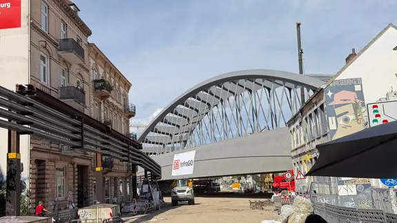 Die neue Sternbrücke über der Stresemannstraße in Hamburg-Altona | picture alliance / INSIDE-PICTURE | IP Die neue Sternbrücke über der Stresemannstraße in Hamburg-Altona