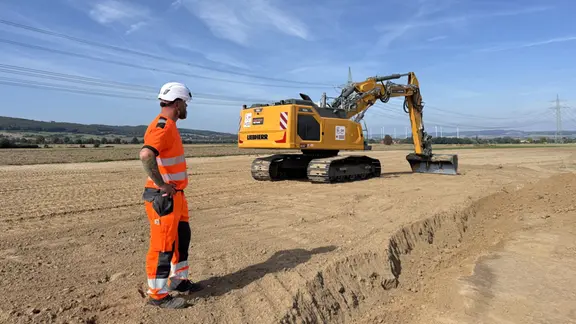 Polier Daniel Männecke auf einer Baustelle der SuedLink-Trasse. | Emil Stock Polier Daniel Männecke auf einer Baustelle der SuedLink-Trasse.