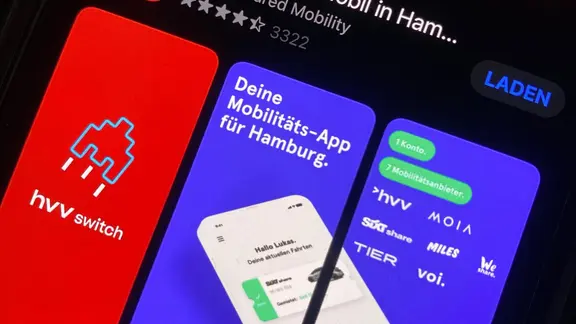 Nach der Passwort-Änderung können Kundinnen und Kunden die hvv switch-App wieder sicher nutzen. | NDR, Anna Rüter Das Bild zeigt die Switch HVV App im Appstore.