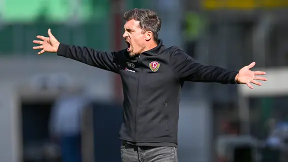 Westfalia Rhynern - Dynamo Dresden am 23.08.2026 im LVM-Preußenstadion in Münster Trainer Thomas Stamm (Dresden) unzufrieden, enttäuscht, enttaeuscht, niedergeschlagen.