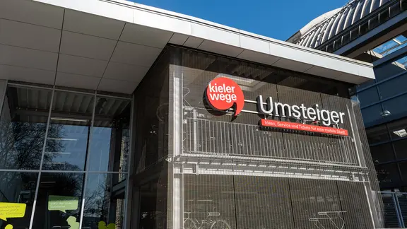 Die Radstation am Kieler Hauptbahnhof, der "Umsteiger"