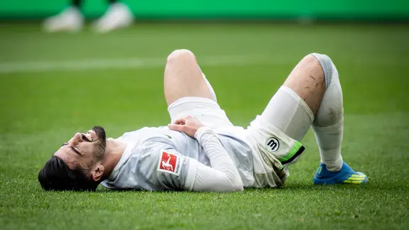 Wolfsburgs Mohamed Amoura soll von Schalke 04 umworben werden. | IMAGO / Beautiful Sports International Wolfsburgs Mohamed Amoura