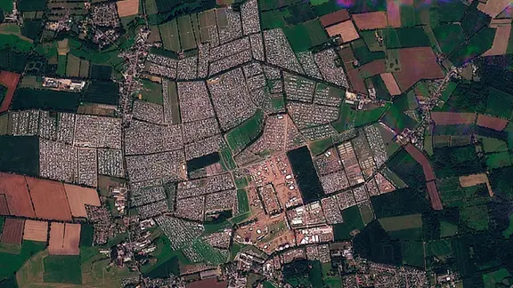 Der Wacken-Mittwoch aus dem All: Bestes Wetter für Fans und Satelliten. | Planet Labs / Vertical 52 2026 Das Wacken Open Air 2026 aus dem All bei bestem Wetter.