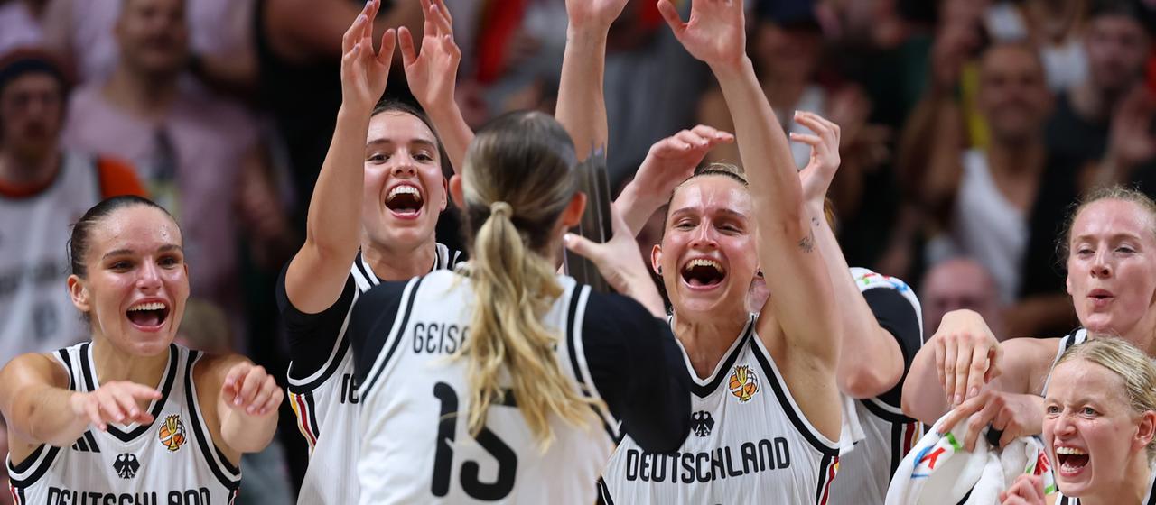 Jubel der deutschen Basketball-Nationalmannschaft | Getty Images Jubel der deutschen Basketball-Nationalmannschaft