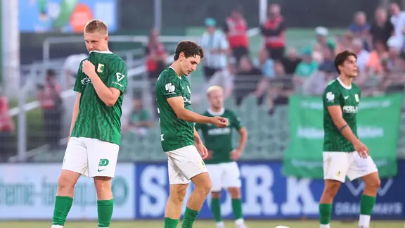 Chemie Leipzig, enttäuschte Spieler | IMAGO / Picture Point Chemie Leipzig, enttäuschte Spieler
