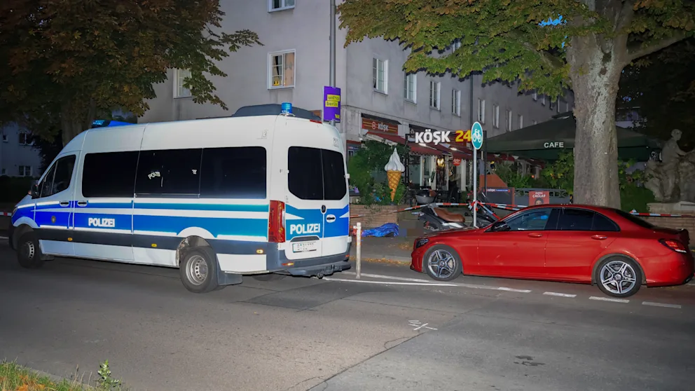 Der Tatort liegt auf der Sonnenallee, Ecke Planetenstraße, vor einem Bistro