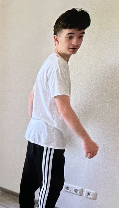 Diese Adidas-Hose hat der Jugendliche bei seinem Verschwinden getragen