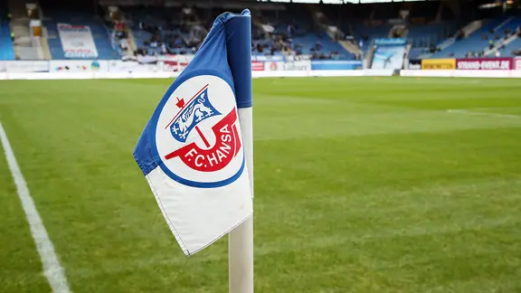 Eine Eckfahne im Stadion des FC Hansa Rostock | imago/Picture Point Eine Eckfahne im Stadion des FC Hansa Rostock