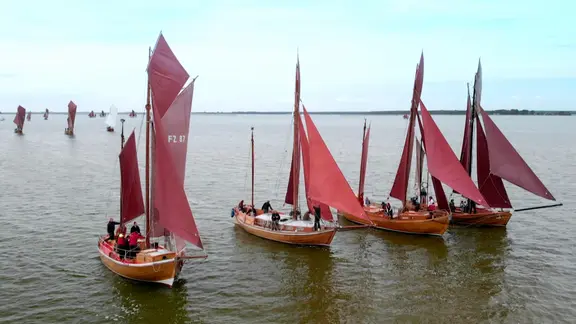 Zeesboote auf dem Darßer Bodden.
