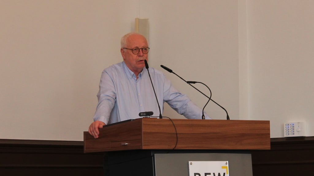 SPD-Stadtvorsitzender Peter Dehn bei einem Parteitag im Jahr 2024