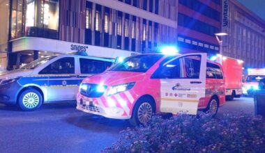 Mönchengladbach: Bus Unfall Hindenburgstraße vor dem Minto