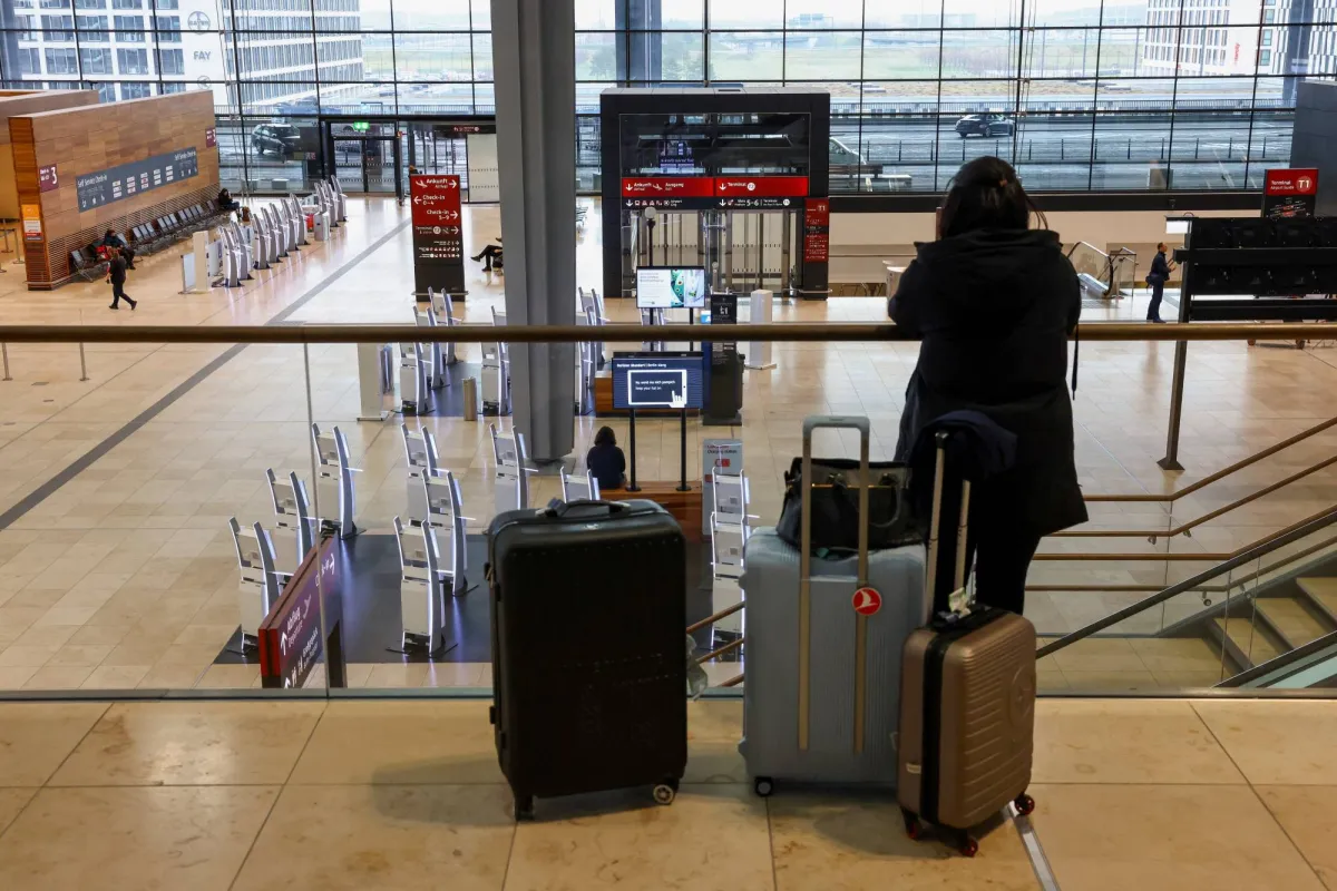 Berlin Airport to Stay Shut on Friday Because of Black Ice