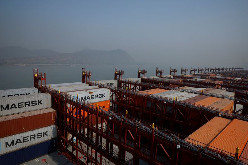 Maersk flags softer 2026 earnings as Suez return, overcapacity hit freight rates