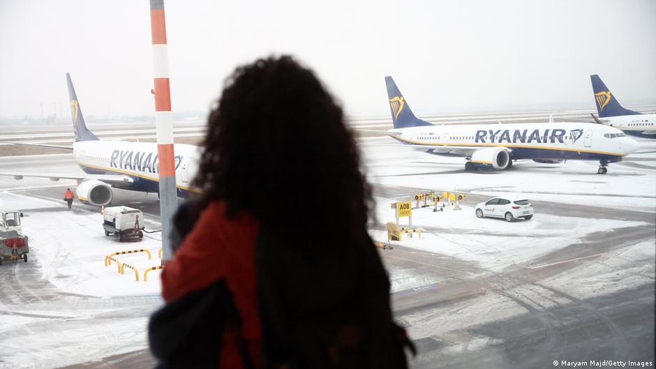 Berlin winter weather keeps planes on the ground