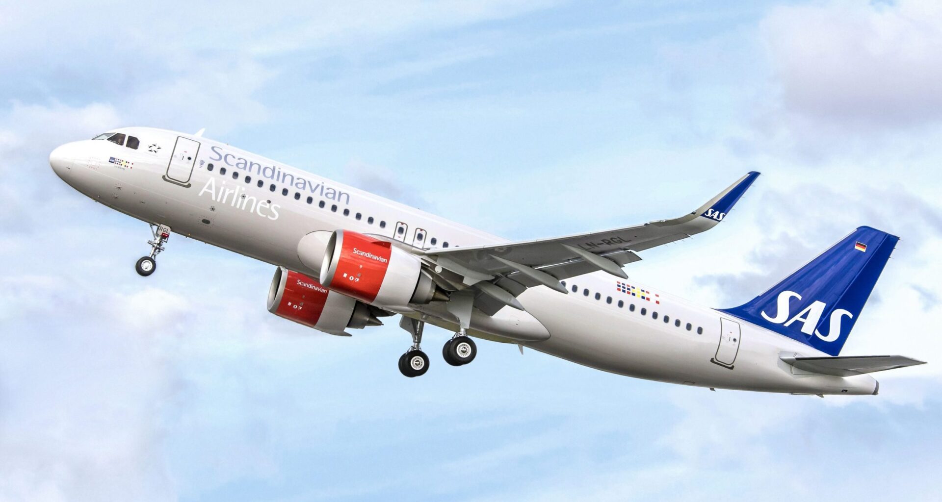 Close Call At Brussels Airport As Pilots of SAS Airbus A320 Attempt To Take Off From Taxiway