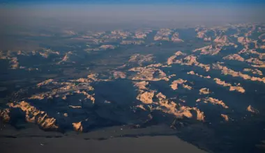 Snowstorm brings much of Denmark to a halt