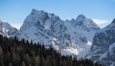 Two Finnish tourists killed in avalanche in northern Italy