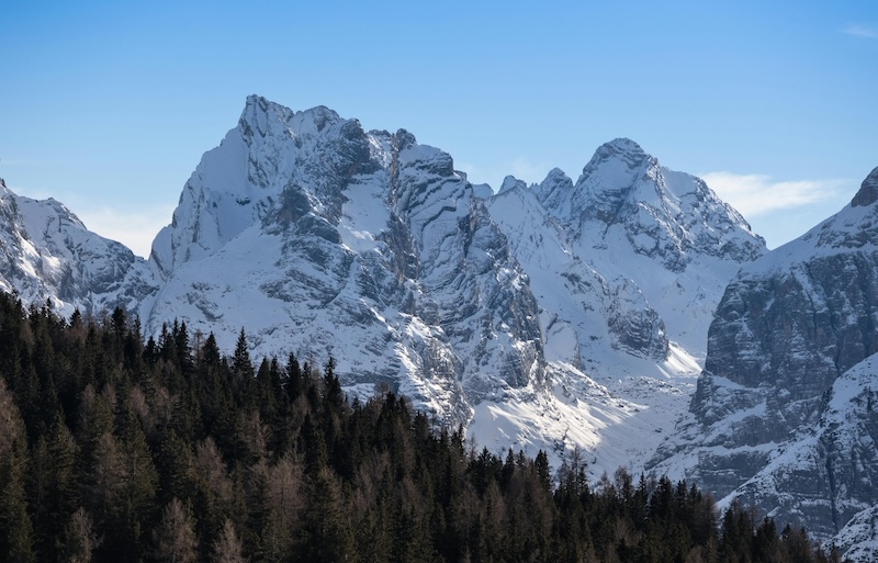 Two Finnish tourists killed in avalanche in northern Italy