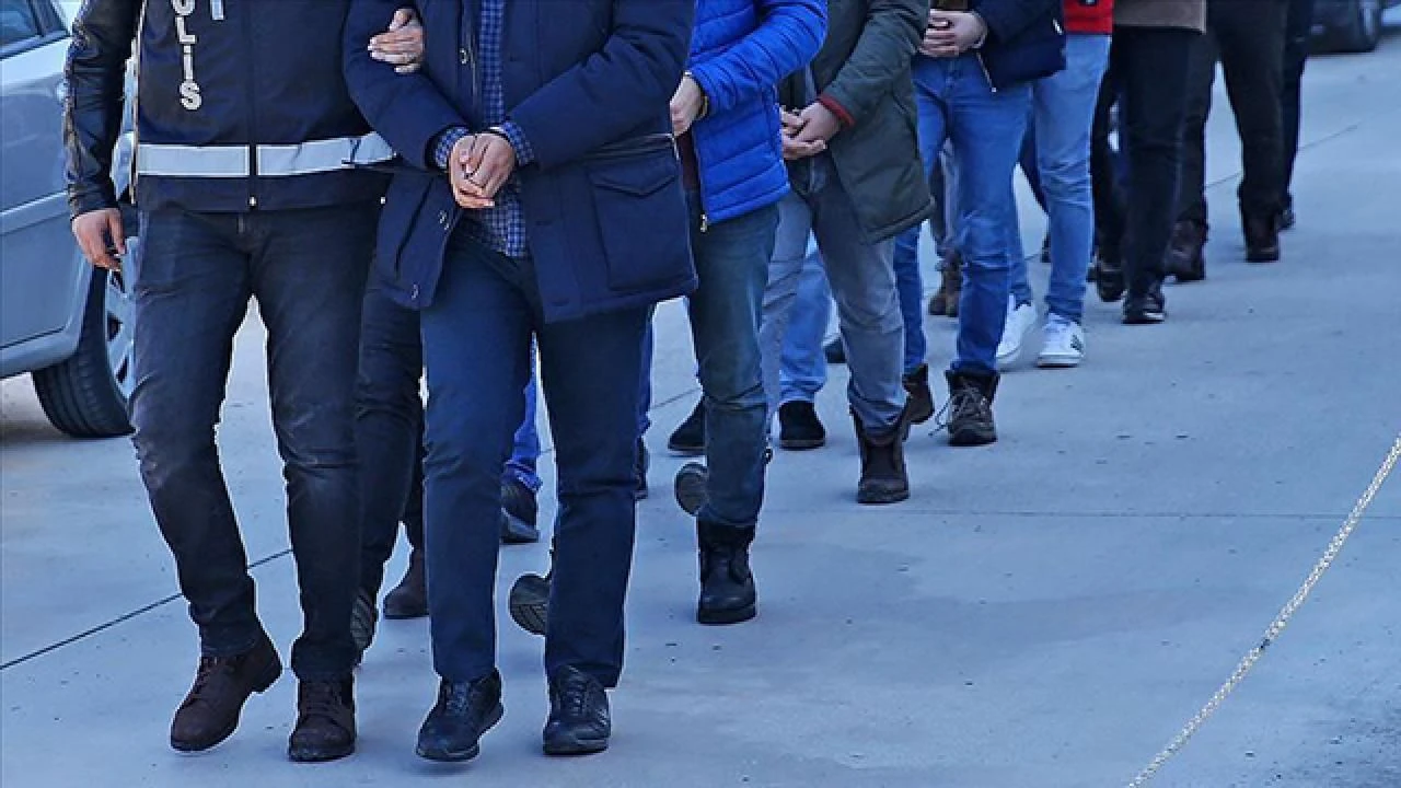 Turkey detains 8 for aiding families of people jailed over Gülen links