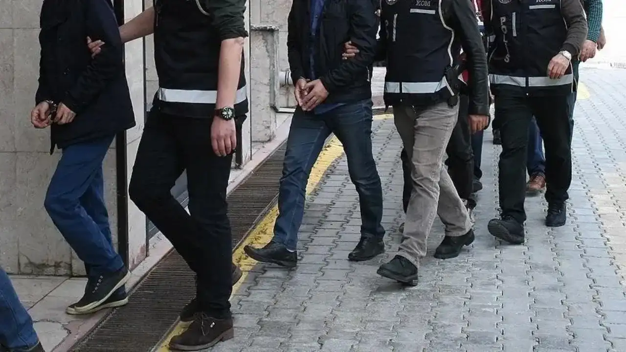 Turkey orders detention of 16 for aiding families of people jailed over Gülen links