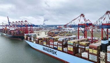 Maersk slashes guidance, cuts jobs