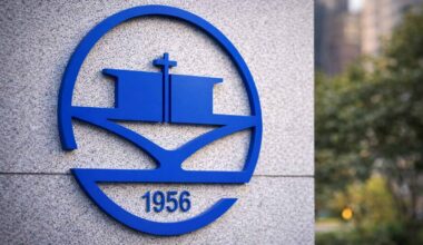 Yangzijiang Shipbuilding shares slide 5% as Maersk warning jolts shipping-linked stocks