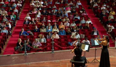 Students cram in Amsterdam’s Concertgebouw as musicians play
