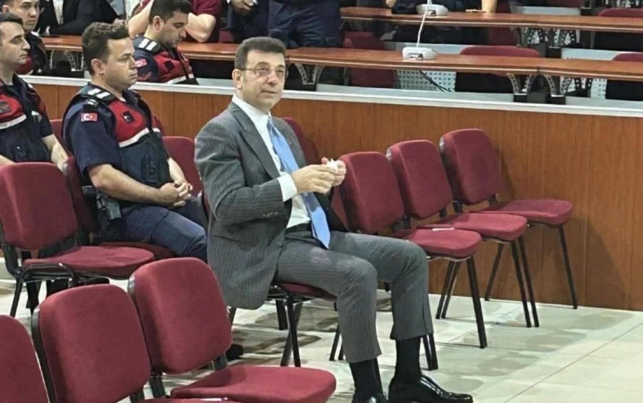 Prosecutors launch probe targeting people who photographed İmamoğlu trial