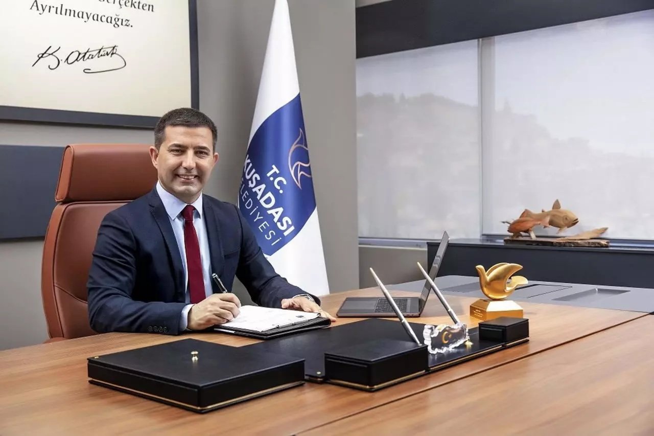 Mayor detained in western Turkey as crackdown on main opposition deepens