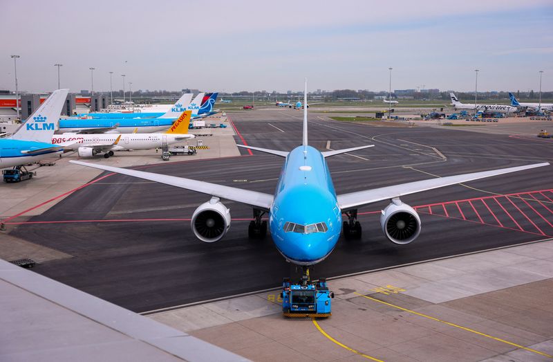 Amsterdam Schiphol offers airlines discount on airport charges due to Iran war