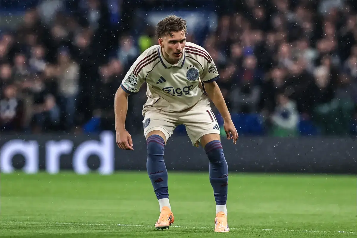Fabrizio Romano drops huge Mika Godts update as Arsenal interest grows