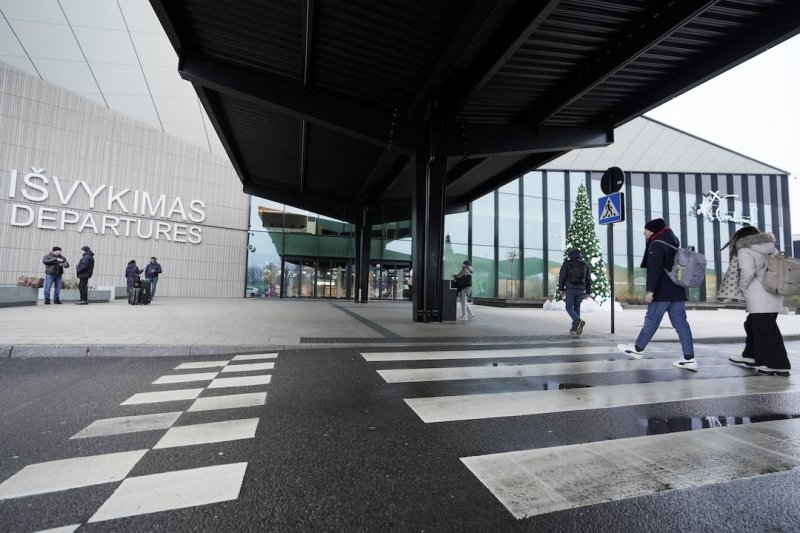 Lithuania shuts Vilnius airport